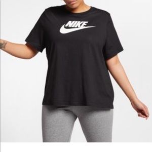 Nike Plus Sportswear Essential Tee